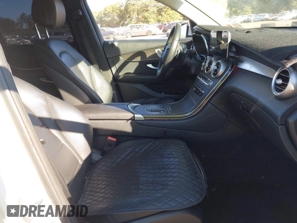 ✅ 2020 Mercedes-Benz GLC 300 • VIN: WDC0G8EB4LF691422 • Lot: 43340904. Wystawiony na IAAI z przebiegiem 182 615 mil. Bezpłatny archiwum sprzedaży aukcyjnych z USA i szczegółowy raport historii pojazdu na DreamBid. Zdjęcie 5.