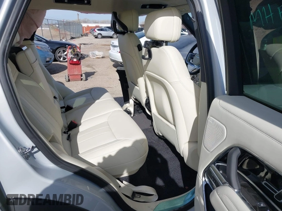 ✅ 2025 Land Rover Range Rover SE • VIN: SALKP9E92SA276184 • Lot: 41824604. Listed on IAAI with 1,601 mi. Free auction sales archive from the USA and detailed vehicle history report at DreamBid. Image 8.