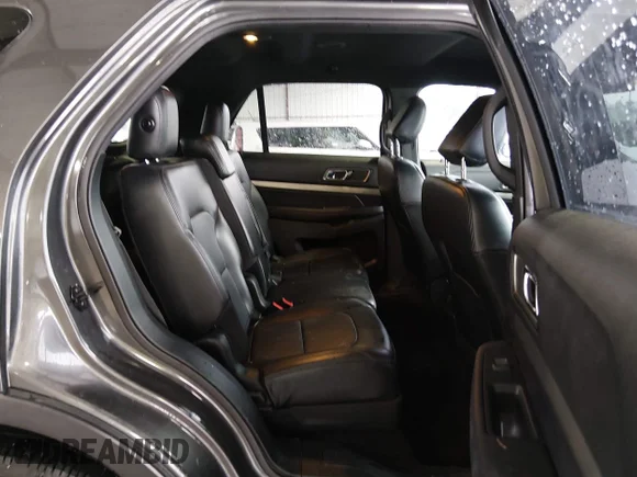 ✅ 2018 Ford Explorer XLT • VIN: 1FM5K7D87JGC85308 • Lot: 44984504. Wystawiony na IAAI z przebiegiem 48 154 mil. Bezpłatny archiwum sprzedaży aukcyjnych z USA i szczegółowy raport historii pojazdu na DreamBid. Zdjęcie 8.