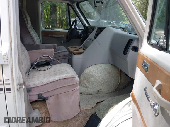✅ 1993 Chevrolet G20 • VIN: 2GBEG25Z8P4137449 • Lot: 42633473. Wystawiony na IAAI z przebiegiem 124 912 mil. Bezpłatny archiwum sprzedaży aukcyjnych z USA i szczegółowy raport historii pojazdu na DreamBid. Zdjęcie 5.