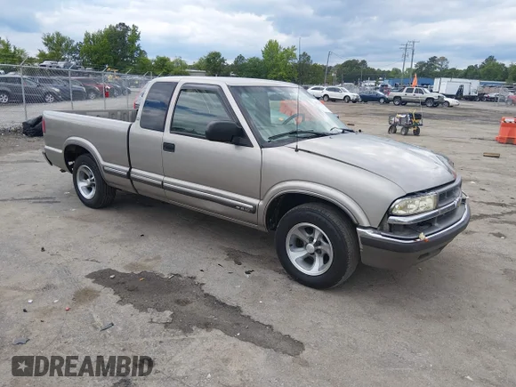 ✅ 2002 Chevrolet S-10 LS • VIN: 1GCCS19W128173163 • Lot: 45119318. Wystawiony na IAAI z przebiegiem 143 781 mil. Bezpłatny archiwum sprzedaży aukcyjnych z USA i szczegółowy raport historii pojazdu na DreamBid. Zdjęcie 1.