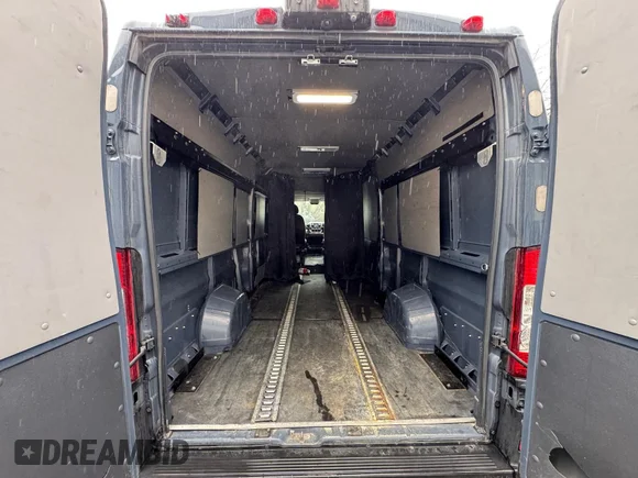 ✅ 2019 Ram ProMaster Cargo • VIN: 3C6URVJG5KE544673 • Lot: 45213769. Wystawiony na IAAI z przebiegiem 205 661 mil. Bezpłatny archiwum sprzedaży aukcyjnych z USA i szczegółowy raport historii pojazdu na DreamBid. Zdjęcie 8.