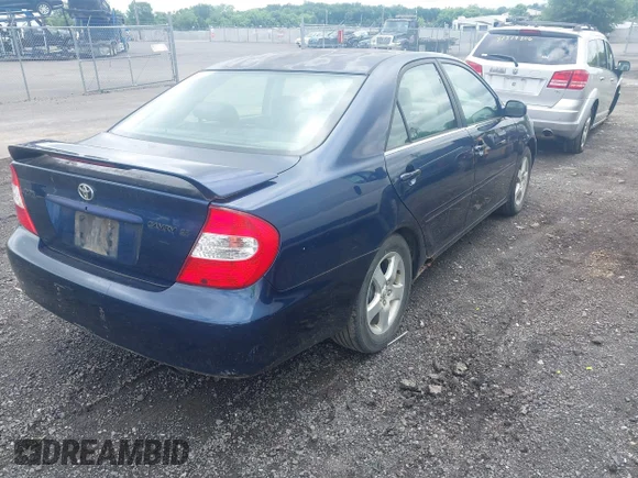 ✅ 2002 Toyota Camry LE • VIN: JTDBE32K120001946 • Lot: 42522272. Wystawiony na IAAI z przebiegiem 322 402 mil. Bezpłatny archiwum sprzedaży aukcyjnych z USA i szczegółowy raport historii pojazdu na DreamBid. Zdjęcie 4.