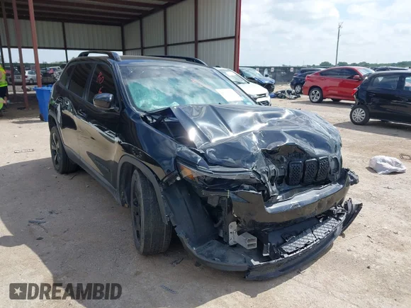 ✅ 2021 Jeep Cherokee Altitude • VIN: 1C4PJLLB1MD184048 • Lot: 45318301. Wystawiony na IAAI z przebiegiem Nie podano. Bezpłatny archiwum sprzedaży aukcyjnych z USA i szczegółowy raport historii pojazdu na DreamBid. Zdjęcie 1.