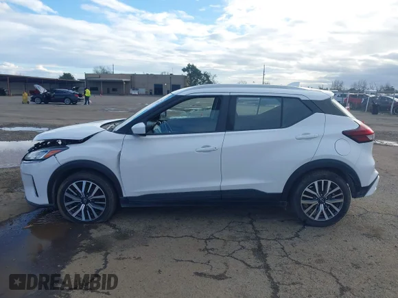 ✅ 2022 Nissan Kicks SV • VIN: 3N1CP5CV4NL515349 • Lot: 43987119. Wystawiony na IAAI z przebiegiem 60 889 mil. Bezpłatny archiwum sprzedaży aukcyjnych z USA i szczegółowy raport historii pojazdu na DreamBid. Zdjęcie 16.