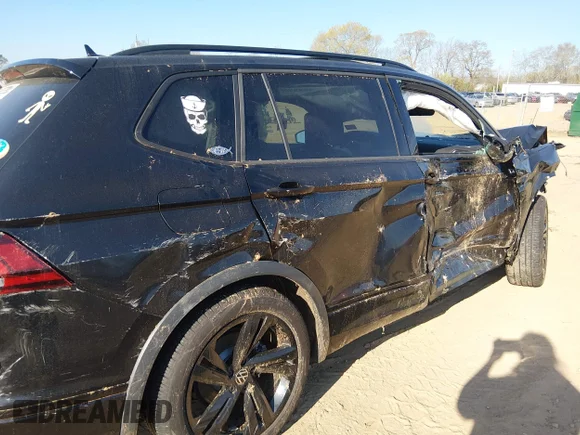 ✅ 2024 Volkswagen Tiguan SE R-Line Black • VIN: 3VVCB7AX0RM201162 • Лот: 44668615. Опубліковано раніше на IAAI з пробігом 11 247 миль. Безкоштовний доступ до архіву аукціонних продажів зі США та докладний звіт про історію автомобіля на DreamBid. Зображення 6.