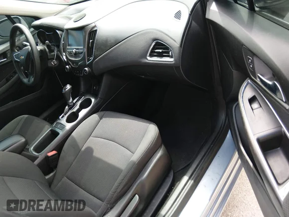 ✅ 2017 Chevrolet Cruze LT • VIN: 1G1BE5SM8H7135794 • Lot: 45047063. Wystawiony na IAAI z przebiegiem 99 205 mil. Bezpłatny archiwum sprzedaży aukcyjnych z USA i szczegółowy raport historii pojazdu na DreamBid. Zdjęcie 5.