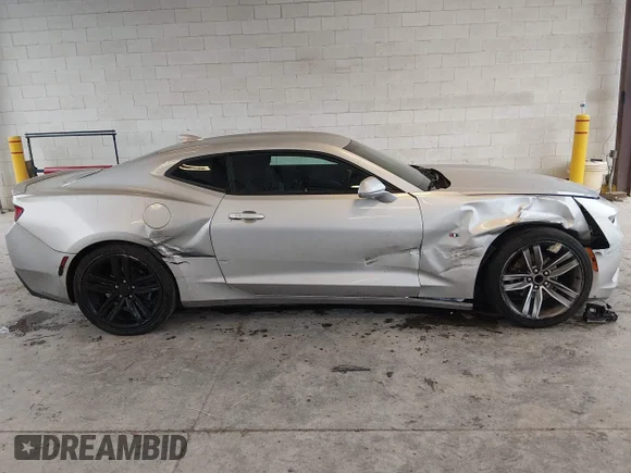 ✅ 2018 Chevrolet Camaro 1LT • VIN: 1G1FB1RX7J0107423 • Lot: 44010122. Wystawiony na IAAI z przebiegiem 49 398 mil. Bezpłatny archiwum sprzedaży aukcyjnych z USA i szczegółowy raport historii pojazdu na DreamBid. Zdjęcie 13.