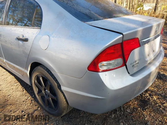 ✅ 2010 Honda Civic DX-VP • VIN: 2HGFA1F37AH549286 • Lot: 44388931. Wystawiony na IAAI z przebiegiem 226 255 mil. Bezpłatny archiwum sprzedaży aukcyjnych z USA i szczegółowy raport historii pojazdu na DreamBid. Zdjęcie 6.