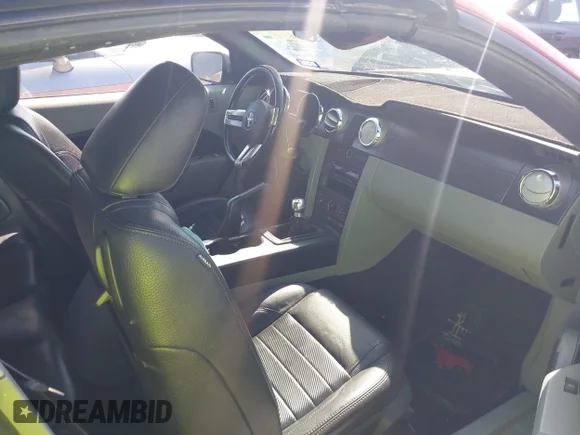 ✅ 2007 Ford Mustang GT Deluxe • VIN: 1ZVFT85H275323118 • Лот: 45558143. Опубликован ранее на IAAI с пробегом 159 759 миль. Бесплатный доступ к архиву аукционных продаж из США и подробный отчёт об истории автомобиля на DreamBid. Изображение 5.