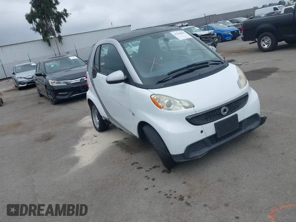 ✅ 2013 Smart fortwo Pure • VIN: WMEEJ3BA5DK625404 • Lot: 42368884. Wystawiony na IAAI z przebiegiem Nie podano. Bezpłatny archiwum sprzedaży aukcyjnych z USA i szczegółowy raport historii pojazdu na DreamBid. Zdjęcie 1.