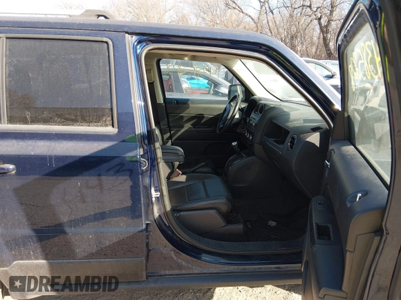 ✅ 2016 Jeep Patriot High Altitude • VIN: 1C4NJPFA4GD801609 • Lot: 44385228. Wystawiony na IAAI z przebiegiem 91 476 mil. Bezpłatny archiwum sprzedaży aukcyjnych z USA i szczegółowy raport historii pojazdu na DreamBid. Zdjęcie 5.