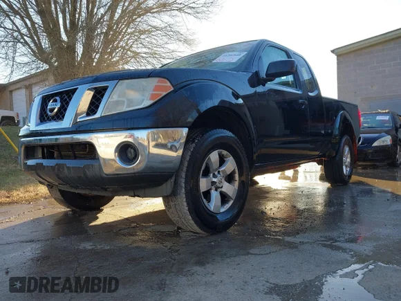 ✅ 2009 Nissan Frontier SE • VIN: 1N6AD06W49C402956 • Лот: 44201840. Опубліковано раніше на IAAI з пробігом 100 946 миль. Безкоштовний доступ до архіву аукціонних продажів зі США та докладний звіт про історію автомобіля на DreamBid. Зображення 2.