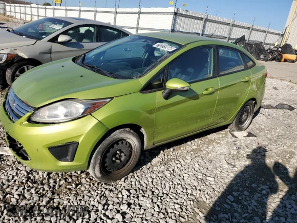 ✅ 2013 Ford Fiesta SE • VIN: 3FADP4BJ3DM175698 • Lot: 71311594. Wystawiony na Copart z przebiegiem 254 482 mil. Bezpłatny archiwum sprzedaży aukcyjnych z USA i szczegółowy raport historii pojazdu na DreamBid. Zdjęcie 1.
