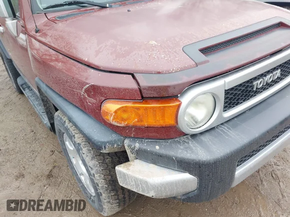 ✅ 2008 Toyota FJ Cruiser • VIN: JTEBU11FX80105643 • Лот: 43802996. Опубліковано раніше на IAAI з пробігом 267 352 миль. Безкоштовний доступ до архіву аукціонних продажів зі США та докладний звіт про історію автомобіля на DreamBid. Зображення 6.