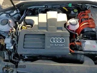 ✅ 2018 Audi A3 e-tron Sportback Premium Plus • VIN: WAUTPBFF0JA060935 • Lot: 47133335. Wystawiony na Copart z przebiegiem 67 555 mil. Bezpłatny archiwum sprzedaży aukcyjnych z USA i szczegółowy raport historii pojazdu na DreamBid. Zdjęcie 13.