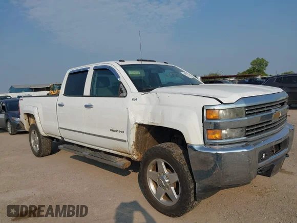 ✅ 2015 Chevrolet Silverado 2500HD Work Truck • VIN: 1GC1KUEG8FF667335 • Lot: 43087731. Wystawiony na IAAI z przebiegiem 236 086 mil. Bezpłatny archiwum sprzedaży aukcyjnych z USA i szczegółowy raport historii pojazdu na DreamBid. Zdjęcie 6.