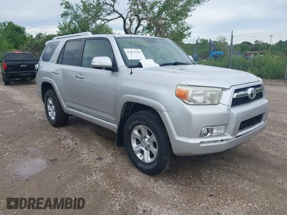 ✅ 2010 Toyota 4Runner SR5 • VIN: JTEBU5JR0A5002953 • Lot: 45364238. Wystawiony na IAAI z przebiegiem 98 659 mil. Bezpłatny archiwum sprzedaży aukcyjnych z USA i szczegółowy raport historii pojazdu na DreamBid. Zdjęcie 1.