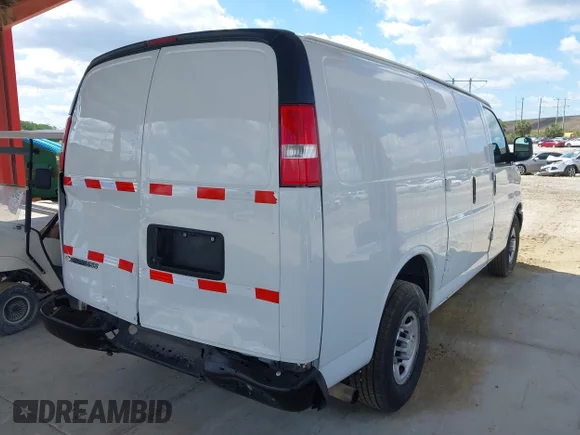 ✅ 2019 Chevrolet Express Cargo • VIN: 1GCWGAFG1K1232961 • Lot: 42175897. Wystawiony na IAAI z przebiegiem 133 311 mil. Bezpłatny archiwum sprzedaży aukcyjnych z USA i szczegółowy raport historii pojazdu na DreamBid. Zdjęcie 4.