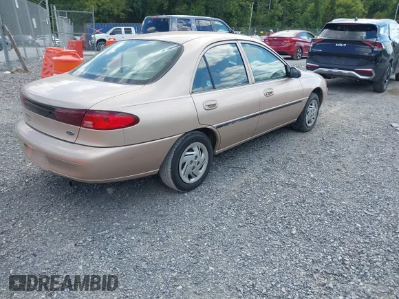 ✅ 1999 Ford Escort LX • VIN: 1FAFP10P4XW156726 • Lot: 43103034. Wystawiony na IAAI z przebiegiem 50 407 mil. Bezpłatny archiwum sprzedaży aukcyjnych z USA i szczegółowy raport historii pojazdu na DreamBid. Zdjęcie 4.