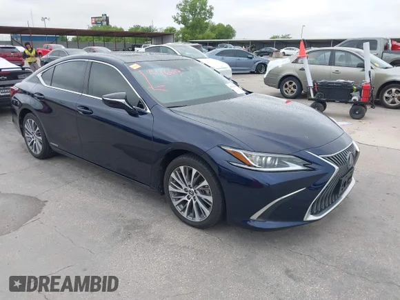 ✅ 2021 Lexus ES 300h • VIN: 58ADA1C1XMU005718 • Лот: 45146643. Опубліковано раніше на IAAI з пробігом 42 105 миль. Безкоштовний доступ до архіву аукціонних продажів зі США та докладний звіт про історію автомобіля на DreamBid. Зображення 1.