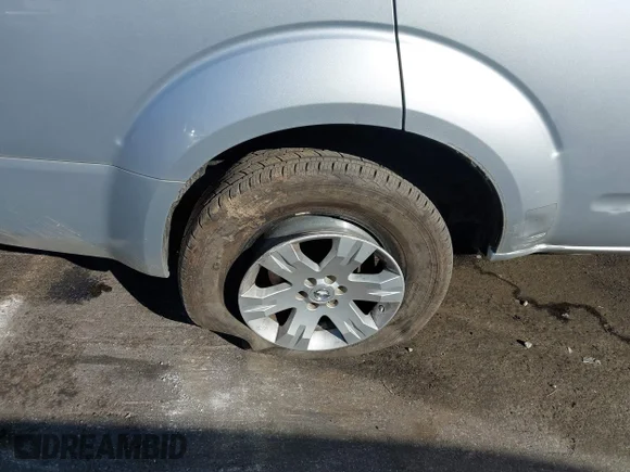 ✅ 2010 Nissan Pathfinder LE • VIN: 5N1AR1NN7AC624653 • Lot: 43521335. Wystawiony na IAAI z przebiegiem 219 656 mil. Bezpłatny archiwum sprzedaży aukcyjnych z USA i szczegółowy raport historii pojazdu na DreamBid. Zdjęcie 6.