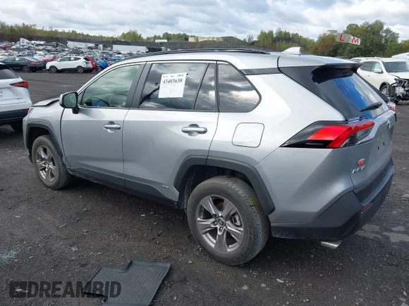 ✅ 2024 Toyota RAV4 Hybrid XLE • VIN: JTMRWRFV1RJ060356 • Lot: 43403630. Wystawiony na IAAI z przebiegiem 28 899 mil. Bezpłatny archiwum sprzedaży aukcyjnych z USA i szczegółowy raport historii pojazdu na DreamBid. Zdjęcie 3.