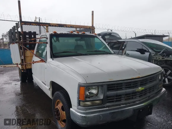 ✅ 1999 Chevrolet C3500 • VIN: 1GBHC34R4XF043160 • Lot: 43432888. Wystawiony na IAAI z przebiegiem 174 695 mil. Bezpłatny archiwum sprzedaży aukcyjnych z USA i szczegółowy raport historii pojazdu na DreamBid. Zdjęcie 1.