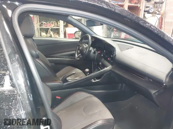 ✅ 2022 Hyundai Elantra N Line • VIN: KMHLR4AF9NU315808 • Lot: 44023008. Wystawiony na IAAI z przebiegiem 81 018 mil. Bezpłatny archiwum sprzedaży aukcyjnych z USA i szczegółowy raport historii pojazdu na DreamBid. Zdjęcie 5.