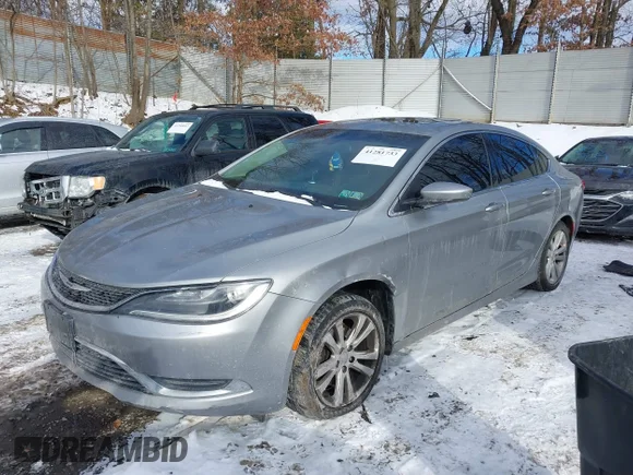 ✅ 2015 Chrysler 200 Limited • VIN: 1C3CCCAB2FN674656 • Lot: 41281733. Wystawiony na IAAI z przebiegiem 121 164 mil. Bezpłatny archiwum sprzedaży aukcyjnych z USA i szczegółowy raport historii pojazdu na DreamBid. Zdjęcie 2.