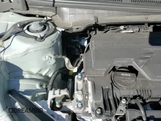 ✅ 2025 Kia K4 GT-Line • VIN: 3KPFW4DE4SE122828 • Лот: 92374205. Опубликован ранее на Copart с пробегом 7 922 миль. Бесплатный доступ к архиву аукционных продаж из США и подробный отчёт об истории автомобиля на DreamBid. Изображение 14.