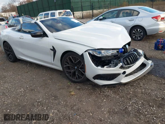 ✅ 2024 BMW M8 Competition • VIN: WBSDZ0C06RCR19055 • Lot: 43714135. Wystawiony na IAAI z przebiegiem Nie podano. Bezpłatny archiwum sprzedaży aukcyjnych z USA i szczegółowy raport historii pojazdu na DreamBid. Zdjęcie 1.