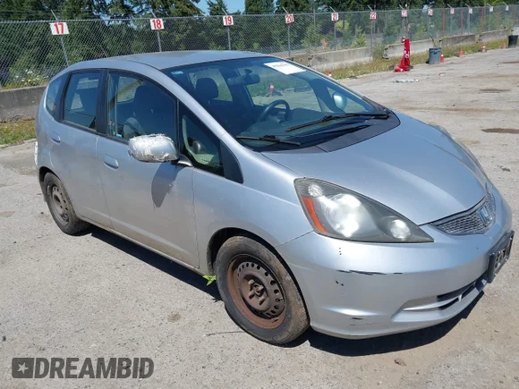 ✅ 2013 Honda Fit • VIN: JHMGE8H38DC023087 • Lot: 45566783. Wystawiony na IAAI z przebiegiem 423 656 mil. Bezpłatny archiwum sprzedaży aukcyjnych z USA i szczegółowy raport historii pojazdu na DreamBid. Zdjęcie 1.