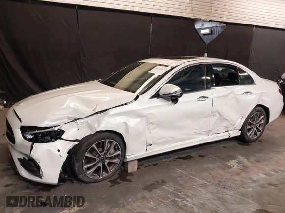 ✅ 2021 Mercedes-Benz E 450 • VIN: W1KZF5KB9MA994994 • Lot: 40276674. Wystawiony na IAAI z przebiegiem 19 367 mil. Bezpłatny archiwum sprzedaży aukcyjnych z USA i szczegółowy raport historii pojazdu na DreamBid. Zdjęcie 6.