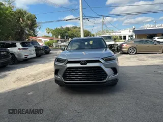 ✅ 2025 Toyota Highlander XLE • VIN: 5TDAAAA53SS027081 • Lot: 95705015. Wystawiony na Copart z przebiegiem 4 710 mil. Bezpłatny archiwum sprzedaży aukcyjnych z USA i szczegółowy raport historii pojazdu na DreamBid. Zdjęcie 11.