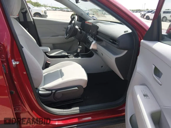 ✅ 2025 Hyundai Kona SEL • VIN: KM8HB3ABXSU340312 • Lot: 45239062. Wystawiony na IAAI z przebiegiem 25 747 mil. Bezpłatny archiwum sprzedaży aukcyjnych z USA i szczegółowy raport historii pojazdu na DreamBid. Zdjęcie 5.