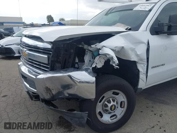 ✅ 2015 Chevrolet Silverado 2500HD Work Truck • VIN: 1GB0CUEGXFZ519876 • Lot: 44892963. Wystawiony na IAAI z przebiegiem 207 539 mil. Bezpłatny archiwum sprzedaży aukcyjnych z USA i szczegółowy raport historii pojazdu na DreamBid. Zdjęcie 6.