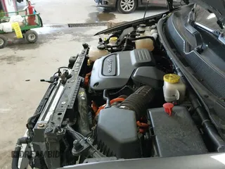 ✅ 2018 Chrysler Pacifica Hybrid Limited • VIN: 2C4RC1N72JR130895 • Lot: 42828494. Listed on IAAI with 70,740 mi. Free auction sales archive from the USA and detailed vehicle history report at DreamBid. Image 20.