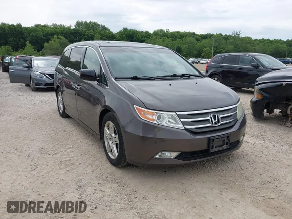 ✅ 2012 Honda Odyssey Touring • VIN: 5FNRL5H92CB106759 • Лот: 45267490. Опубліковано раніше на IAAI з пробігом 220 960 миль. Безкоштовний доступ до архіву аукціонних продажів зі США та докладний звіт про історію автомобіля на DreamBid. Зображення 1.