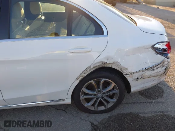 ✅ 2015 Mercedes-Benz C 300 • VIN: 55SWF4JB3FU065823 • Лот: 44624632. Опубліковано раніше на IAAI з пробігом 68 584 миль. Безкоштовний доступ до архіву аукціонних продажів зі США та докладний звіт про історію автомобіля на DreamBid. Зображення 6.