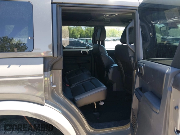 ✅ 2025 Ford Bronco Outer Banks • VIN: 1FMEE8BP6SLA99808 • Лот: 45075827. Опубліковано раніше на IAAI з пробігом 10 696 миль. Безкоштовний доступ до архіву аукціонних продажів зі США та докладний звіт про історію автомобіля на DreamBid. Зображення 8.