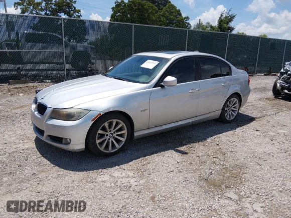 ✅ 2011 BMW 3 Series 328i • VIN: WBAPH7G58BNN05238 • Lot: 45319225. Wystawiony na IAAI z przebiegiem 108 840 mil. Bezpłatny archiwum sprzedaży aukcyjnych z USA i szczegółowy raport historii pojazdu na DreamBid. Zdjęcie 2.