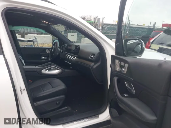 ✅ 2022 Mercedes-Benz GLS 450 • VIN: 4JGFF5KE1NA588910 • Lot: 43952018. Wystawiony na IAAI z przebiegiem 73 377 mil. Bezpłatny archiwum sprzedaży aukcyjnych z USA i szczegółowy raport historii pojazdu na DreamBid. Zdjęcie 5.