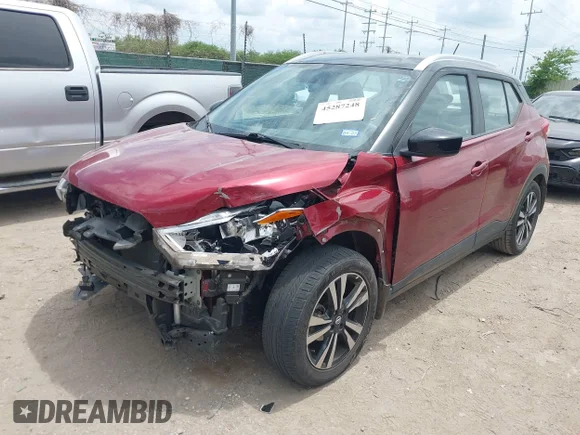 ✅ 2018 Nissan Kicks SR • VIN: 3N1CP5CU6JL528590 • Lot: 45287248. Wystawiony na IAAI z przebiegiem 59 131 mil. Bezpłatny archiwum sprzedaży aukcyjnych z USA i szczegółowy raport historii pojazdu na DreamBid. Zdjęcie 2.
