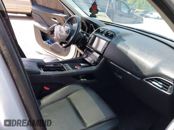 ✅ 2018 Jaguar F-Pace 30t Premium • VIN: SADCJ2GX0JA294413 • Lot: 42299572. Wystawiony na IAAI z przebiegiem 143 615 mil. Bezpłatny archiwum sprzedaży aukcyjnych z USA i szczegółowy raport historii pojazdu na DreamBid. Zdjęcie 5.