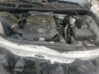 ✅ 2018 Toyota Sequoia SR5 • VIN: 5TDZY5G14JS071471 • Лот: 44165055. Опубликован ранее на Copart с пробегом 121 063 миль. Бесплатный доступ к архиву аукционных продаж из США и подробный отчёт об истории автомобиля на DreamBid. Изображение 16.