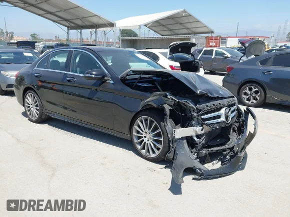 ✅ 2017 Mercedes-Benz C 300 • VIN: 55SWF4JB8HU202645 • Lot: 45195679. Wystawiony na IAAI z przebiegiem 59 690 mil. Bezpłatny archiwum sprzedaży aukcyjnych z USA i szczegółowy raport historii pojazdu na DreamBid. Zdjęcie 1.