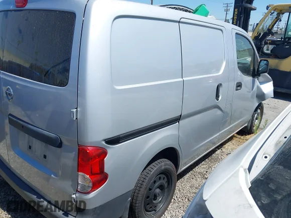 ✅ 2015 Nissan NV200 SV • VIN: 3N6CM0KN8FK716203 • Lot: 45415878. Wystawiony na IAAI z przebiegiem 48 352 mil. Bezpłatny archiwum sprzedaży aukcyjnych z USA i szczegółowy raport historii pojazdu na DreamBid. Zdjęcie 4.