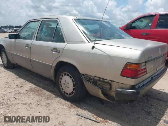 ✅ 1992 Mercedes-Benz 300 E • VIN: WDBEA30D5NB703126 • Lot: 42656251. Wystawiony na IAAI z przebiegiem 309 442 mil. Bezpłatny archiwum sprzedaży aukcyjnych z USA i szczegółowy raport historii pojazdu na DreamBid. Zdjęcie 3.