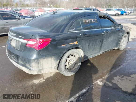 ✅ 2012 Chrysler 200 LX • VIN: 1C3CCBAB5CN320703 • Lot: 41499957. Wystawiony na IAAI z przebiegiem Nie podano. Bezpłatny archiwum sprzedaży aukcyjnych z USA i szczegółowy raport historii pojazdu na DreamBid. Zdjęcie 4.